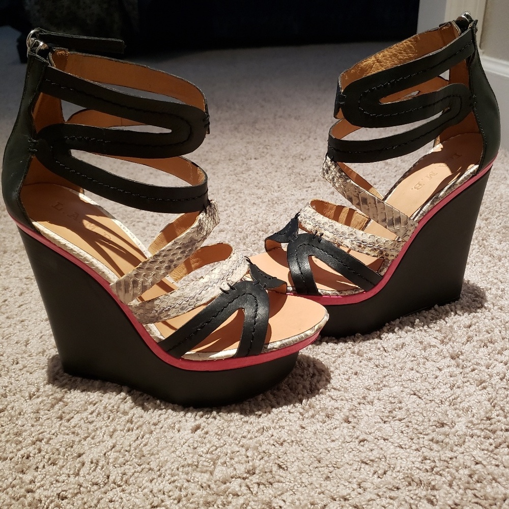 Lamb sandals